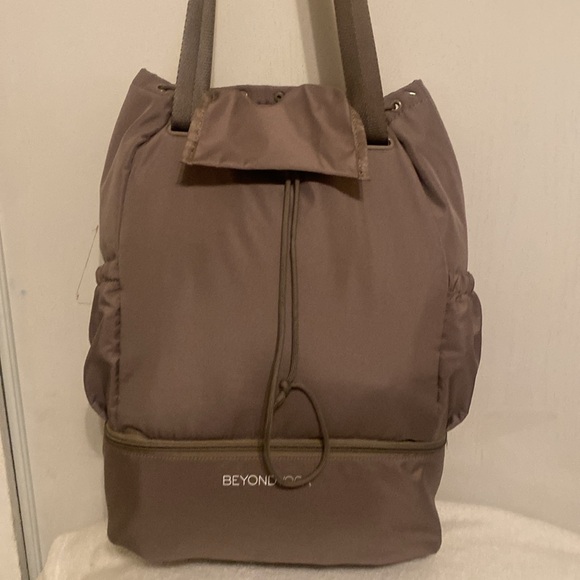 Beyond yoga back pack color gray - Picture 5 of 7